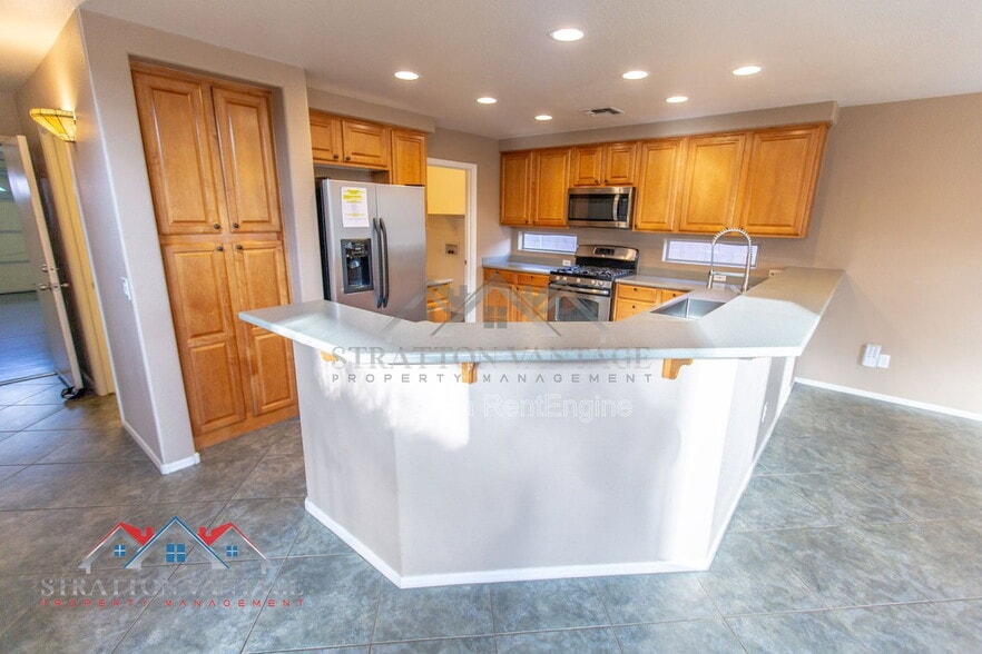 Building Photo - 4613 E Thorn Tree Dr