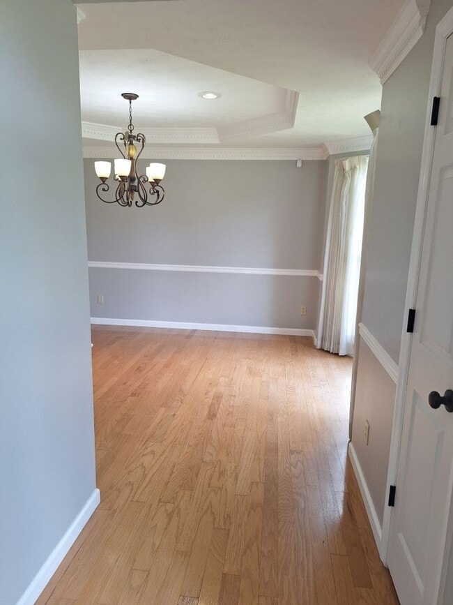 Building Photo - 4bd/3 bath located in desirable neighbor in Fox Den Subdivision in West Knoxville