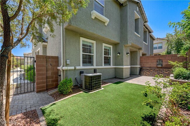 Building Photo - 25 Lone Cove Ct