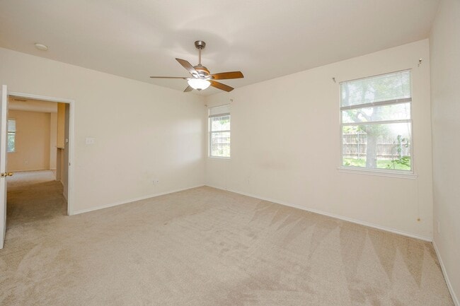 Building Photo - Great one story house with 3 bedrooms & st...