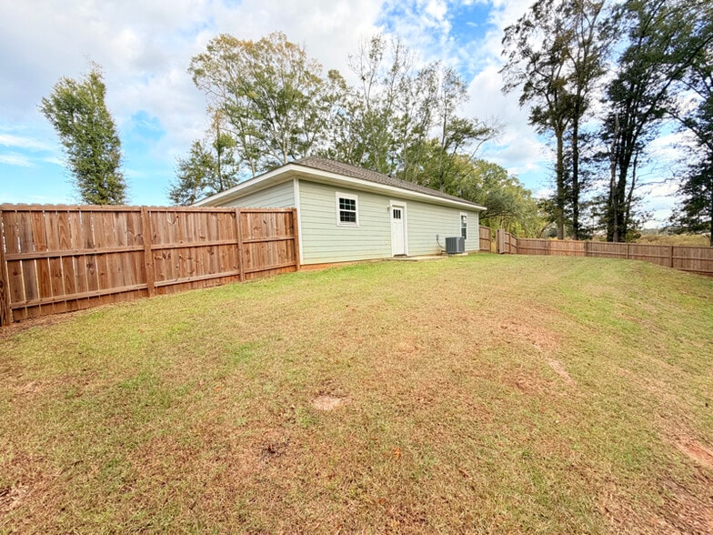 Building Photo - 202 Ridge Ln