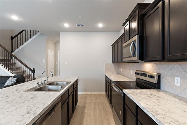 Building Photo - 2833 Bellflower Dr