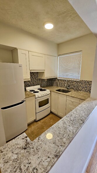 Building Photo - 9005 NE 8th Ave