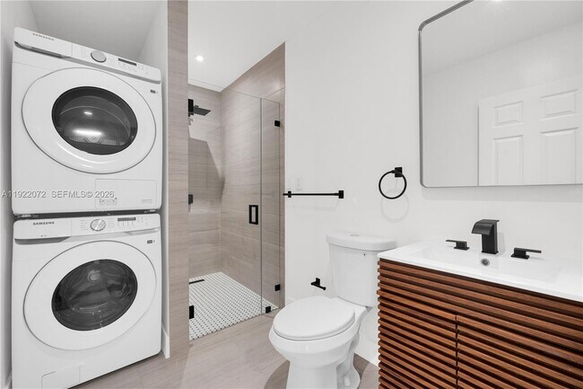 Building Photo - 4701 SW 104th Ct