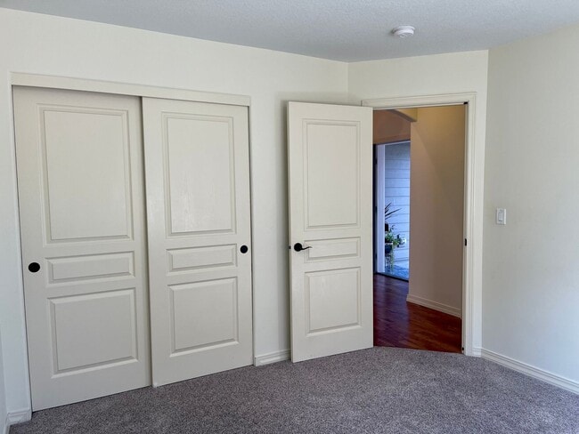 Building Photo - 424 Lakerose Loop