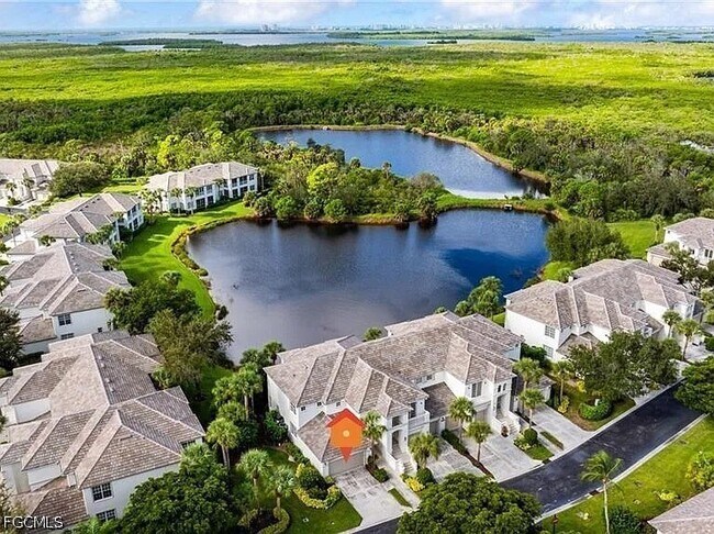 Building Photo - 5000 Royal Shores Dr