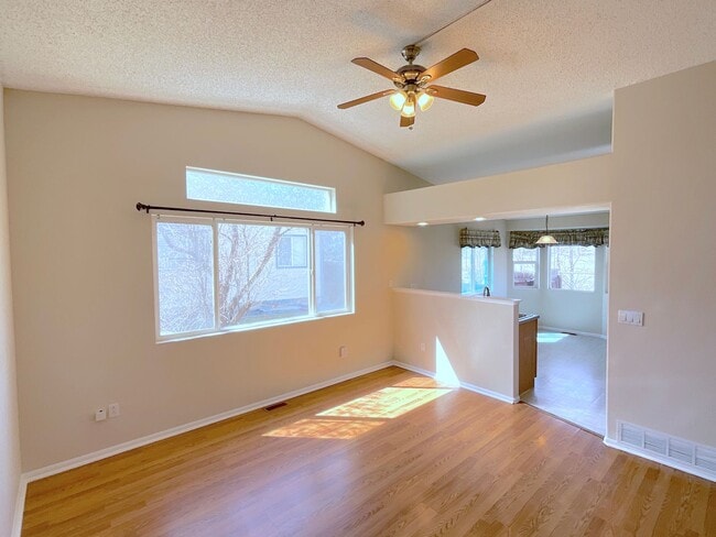 Building Photo - 4 Bedroom Townhome Available Near S Academy Blvd & E Fountain Blvd!