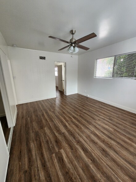 Building Photo - 1339 Hobart Blvd