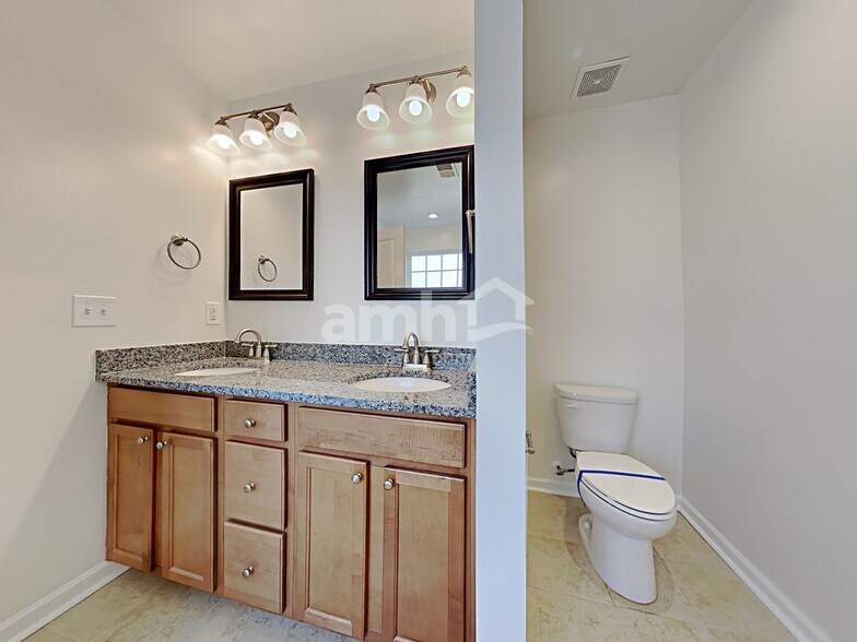 Building Photo - 656 Silver Moss Dr