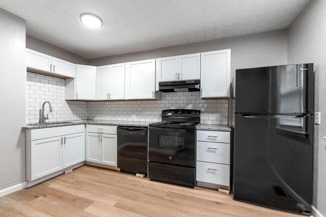 Building Photo - 751 E Tulane Rd