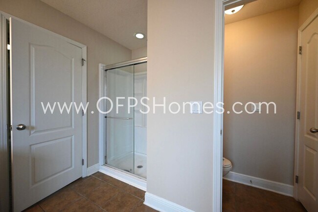 Building Photo - Home in South Crestview!