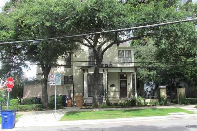 Building Photo - 800 San Antonio St