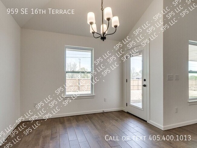 Building Photo - 959 SE 16th Terrace