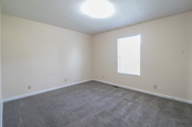 Building Photo - 371 Peabody Dr