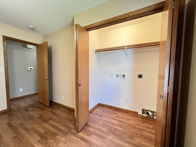 Building Photo - 2305 Eastlawn Dr