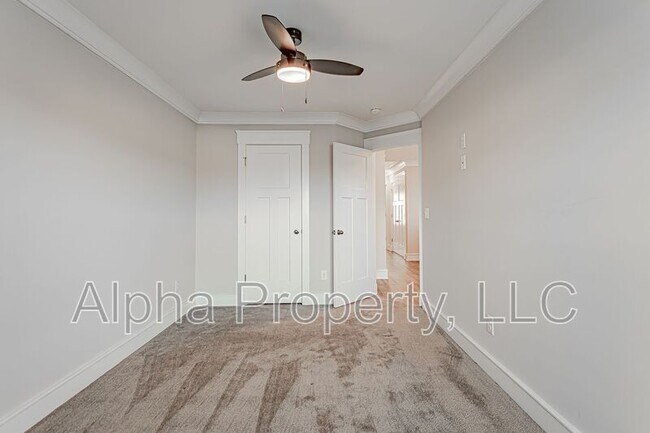 Building Photo - 400 Pangel Ln
