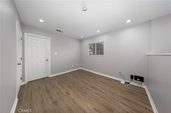 Building Photo - 642 N 6th Ave