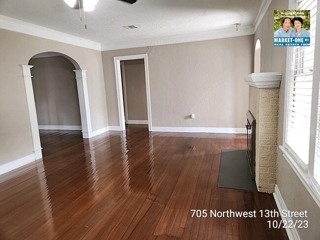 Building Photo - 705 NW 13th St