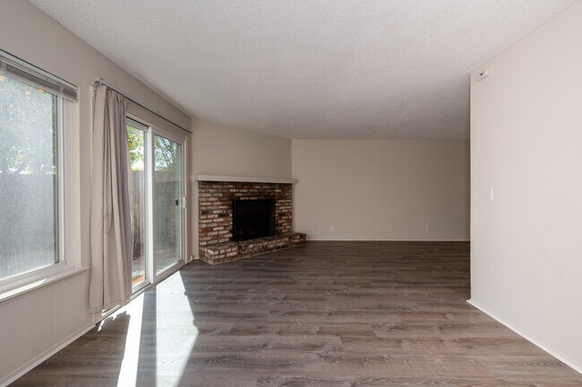 Building Photo - 1034 Shoal Dr