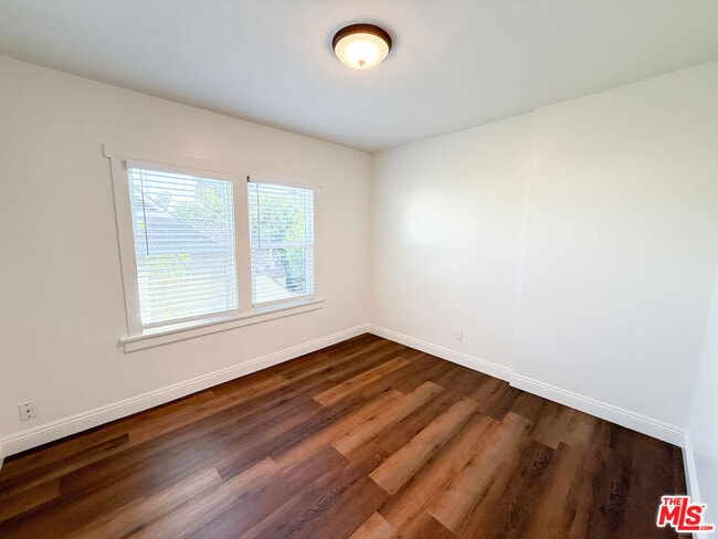 Building Photo - 338 S Benton Way
