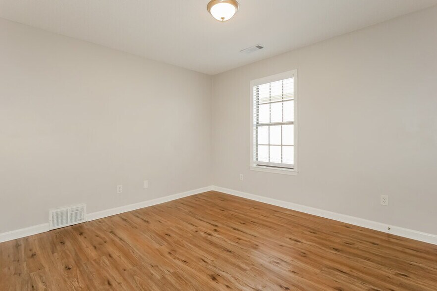 Building Photo - 7896 Jills Creek Dr