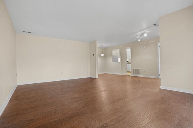 Building Photo - 8 Quarry Cor