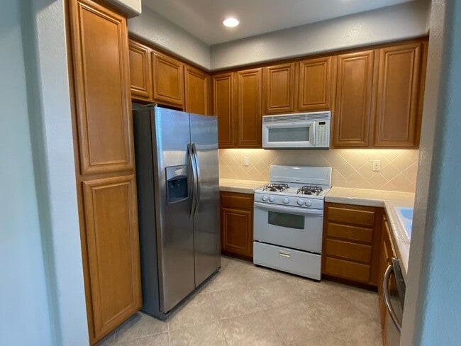 Building Photo - Well Kept 2 Bedroom townhome in San Marcos