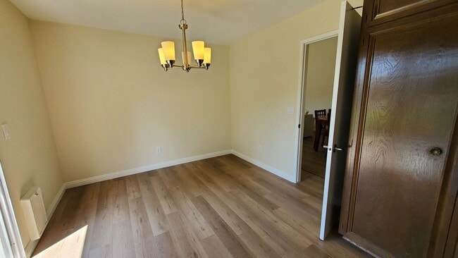 Building Photo - Spacious condo 55+ move in ready