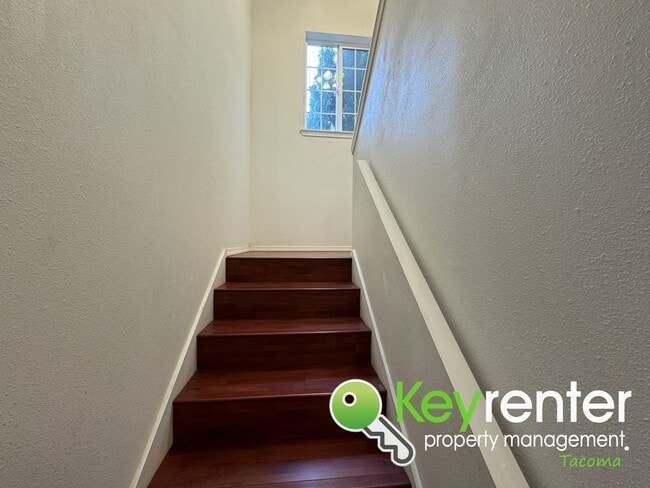 Building Photo - Incredible 3Bed/2.5Bath Pacific Home!