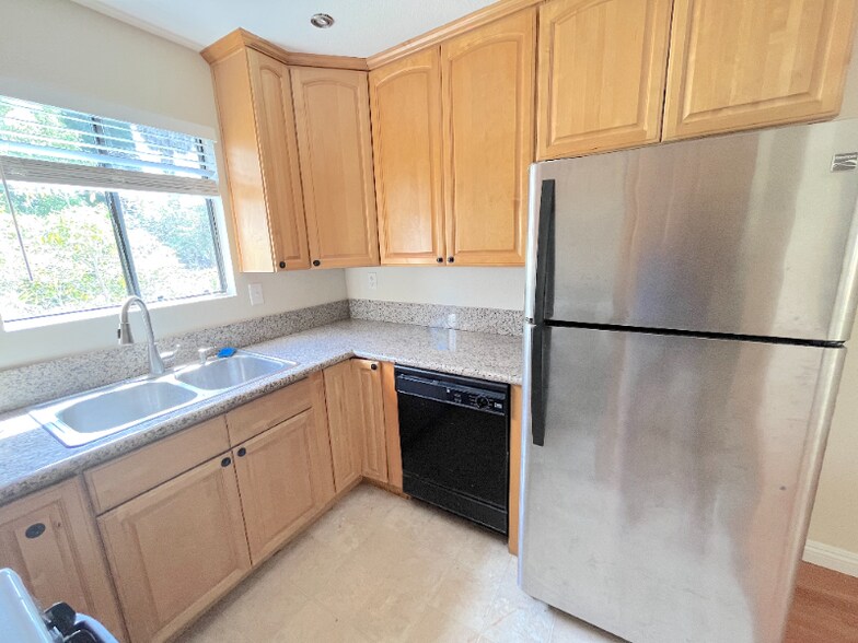 Building Photo - 248 W Avenida Palizada