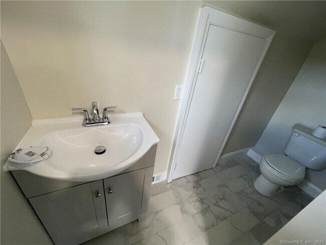 Building Photo - 510 W Main St