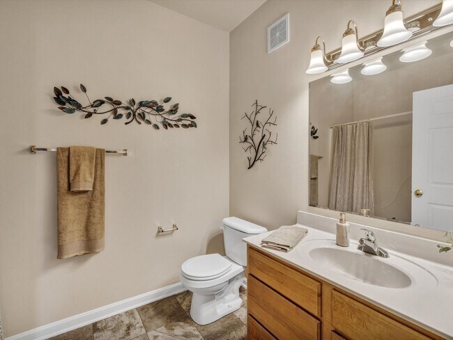 Building Photo - Castle Schools*********Large 2 Bedroom 2 Bath**********Newburgh Indiana Living