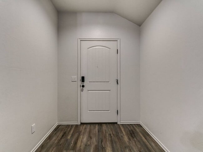 Building Photo - Modern 3BR/2BA Duplex | All Utilities Included | Downtown Edmond