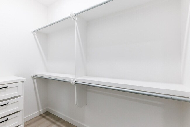 Building Photo - 1704 Elkhart Ave