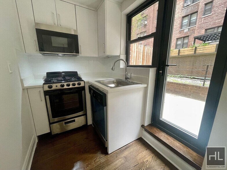 Building Photo - EAST 56 STREET