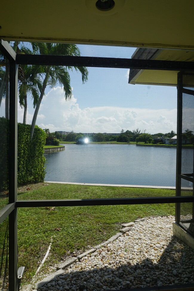 Building Photo - 4511 King Palm Dr