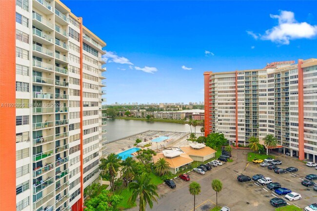 Building Photo - 1301 NE Miami Gardens Dr