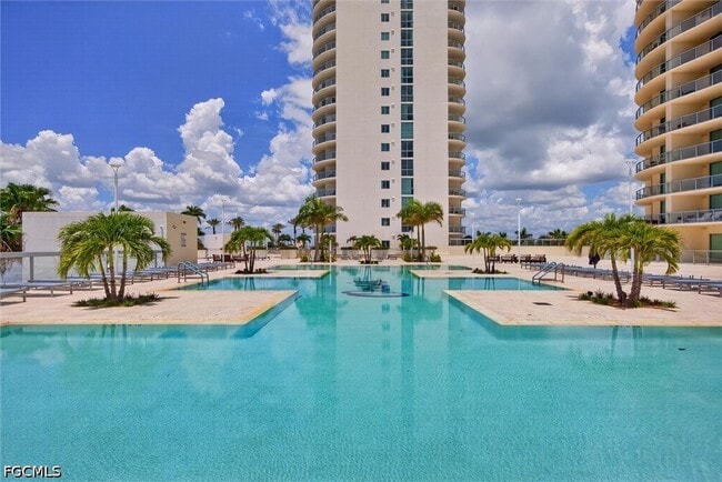 Building Photo - 3000 Oasis Grand Blvd