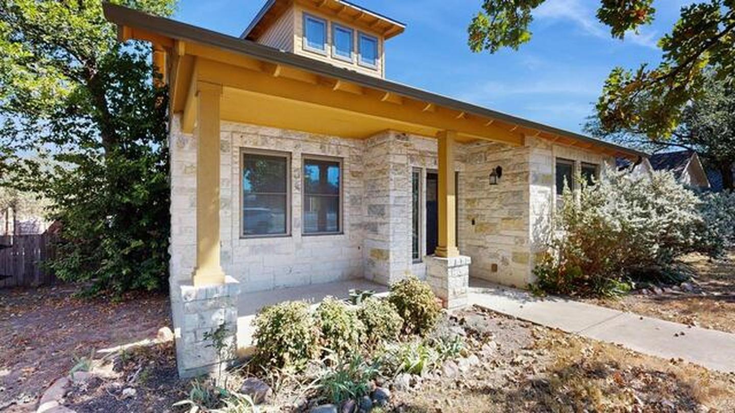 Building Photo - Beautifully updated home in a peaceful Geo...