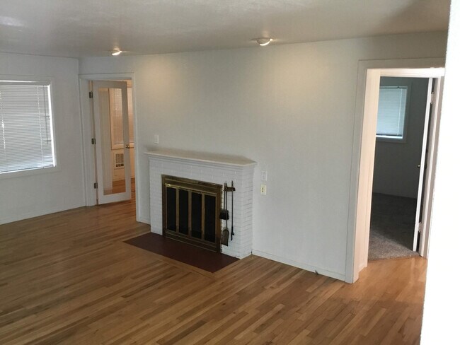 Building Photo - Great 3 Bedroom, 1.5 Bathroom Home in SE Eugene