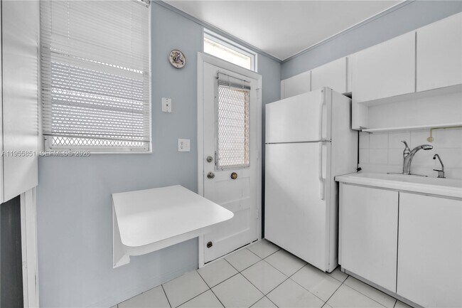 Building Photo - 3030 Marcos Dr