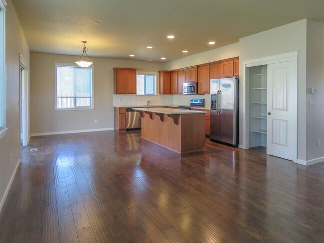 Building Photo - 3 Bedroom Corner lot Coming Soon in Carlton !