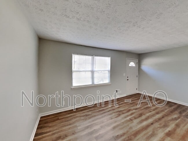 Building Photo - 2741 Oxford Dr