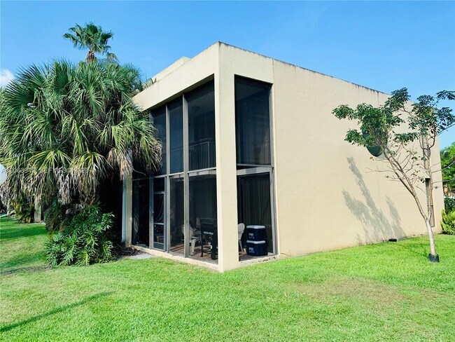 Building Photo - 2961 SW 87th Ave