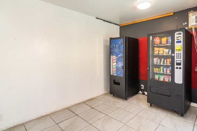 Building Photo - 8601 Balboa Blvd