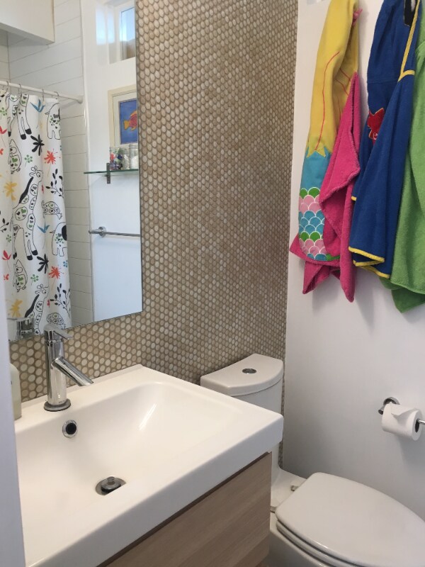 Building Photo - 1368 S Edison Way