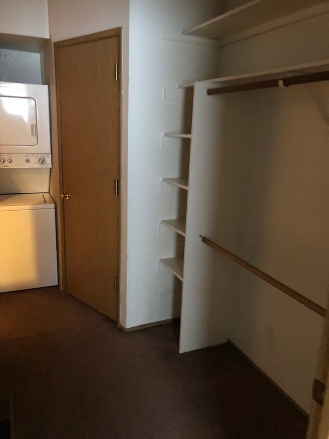 Building Photo - 1410 Selmi Dr