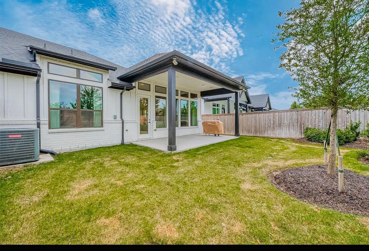 Building Photo - 15306 Spanish Ranchos Way