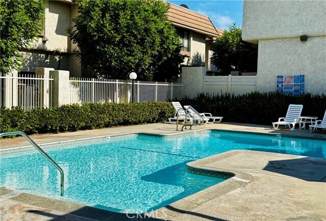 Building Photo - 848 W Huntington Dr