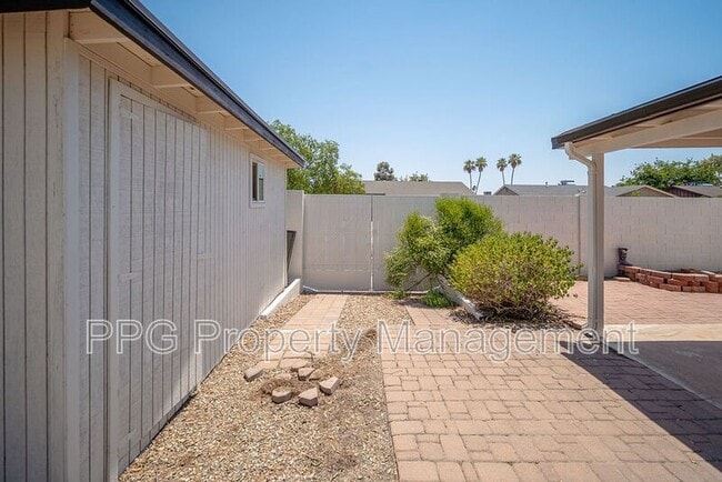 Building Photo - 3718 E Ludlow Dr